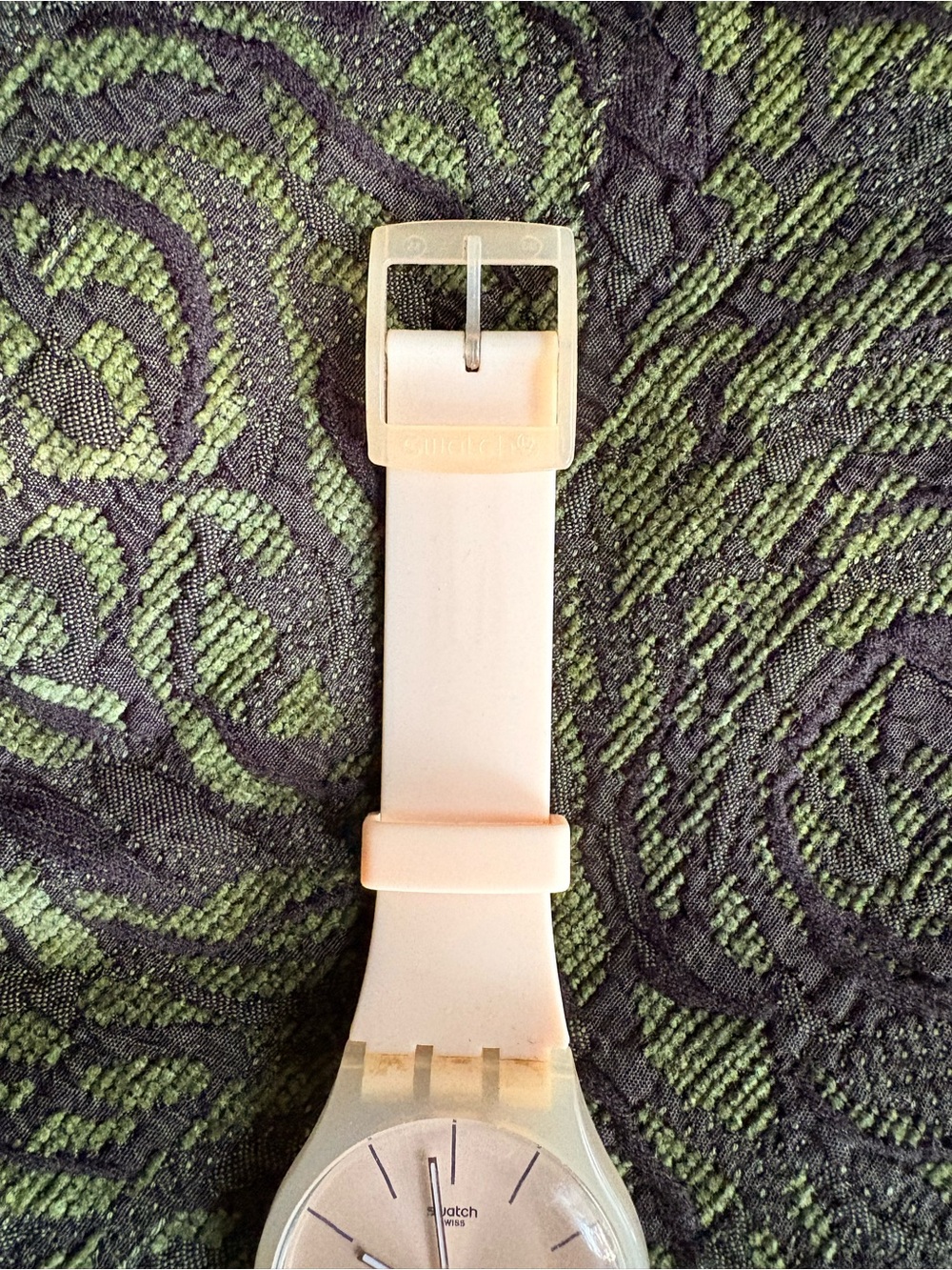 2013 Swatch Pink Silicone Strap Women's Watch with Day-Date-works! - Picture 4 of 5
